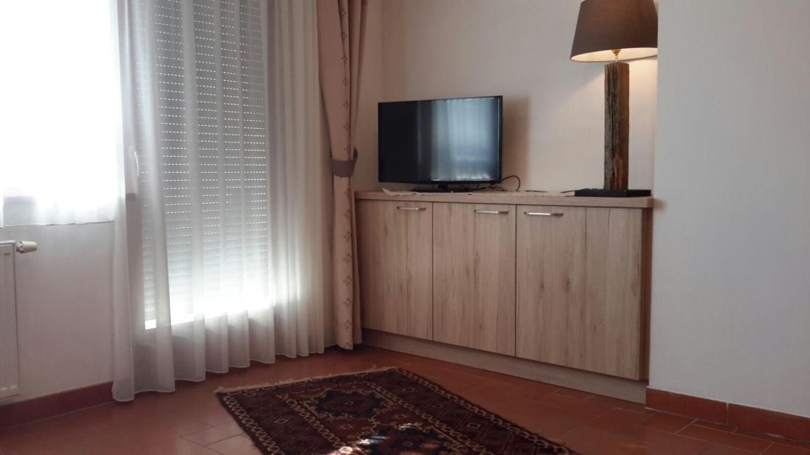 Alping Apartments Brunico Esterno foto