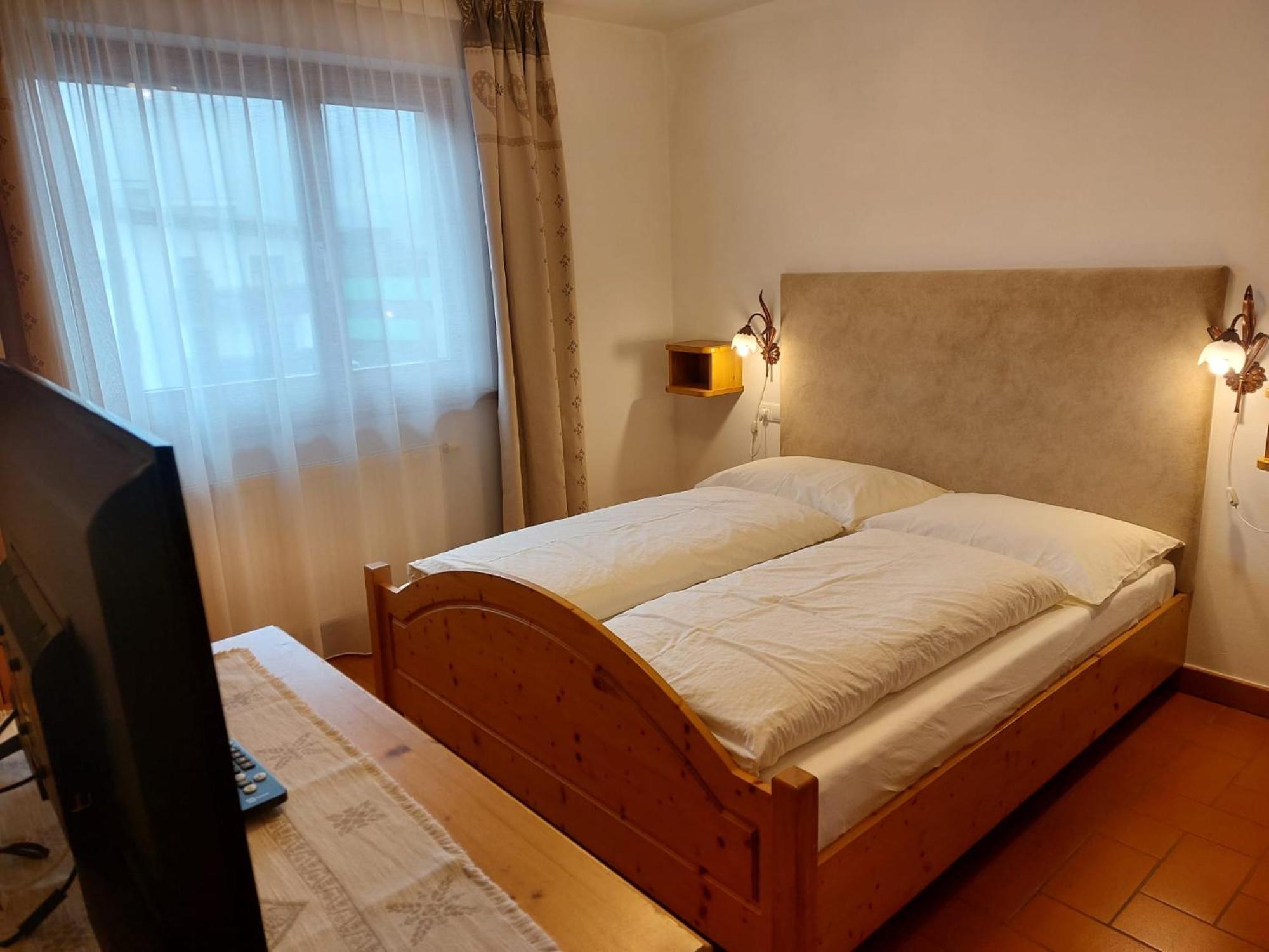 Alping Apartments Brunico Esterno foto